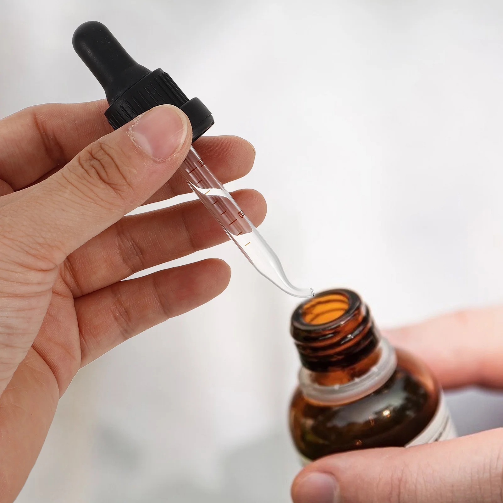 

5pcs Dropper Tops Essential Oil Bottles Precision Graduated Tips Leak Proof Aromatherapy Herbal Extracts Plastic Transfer