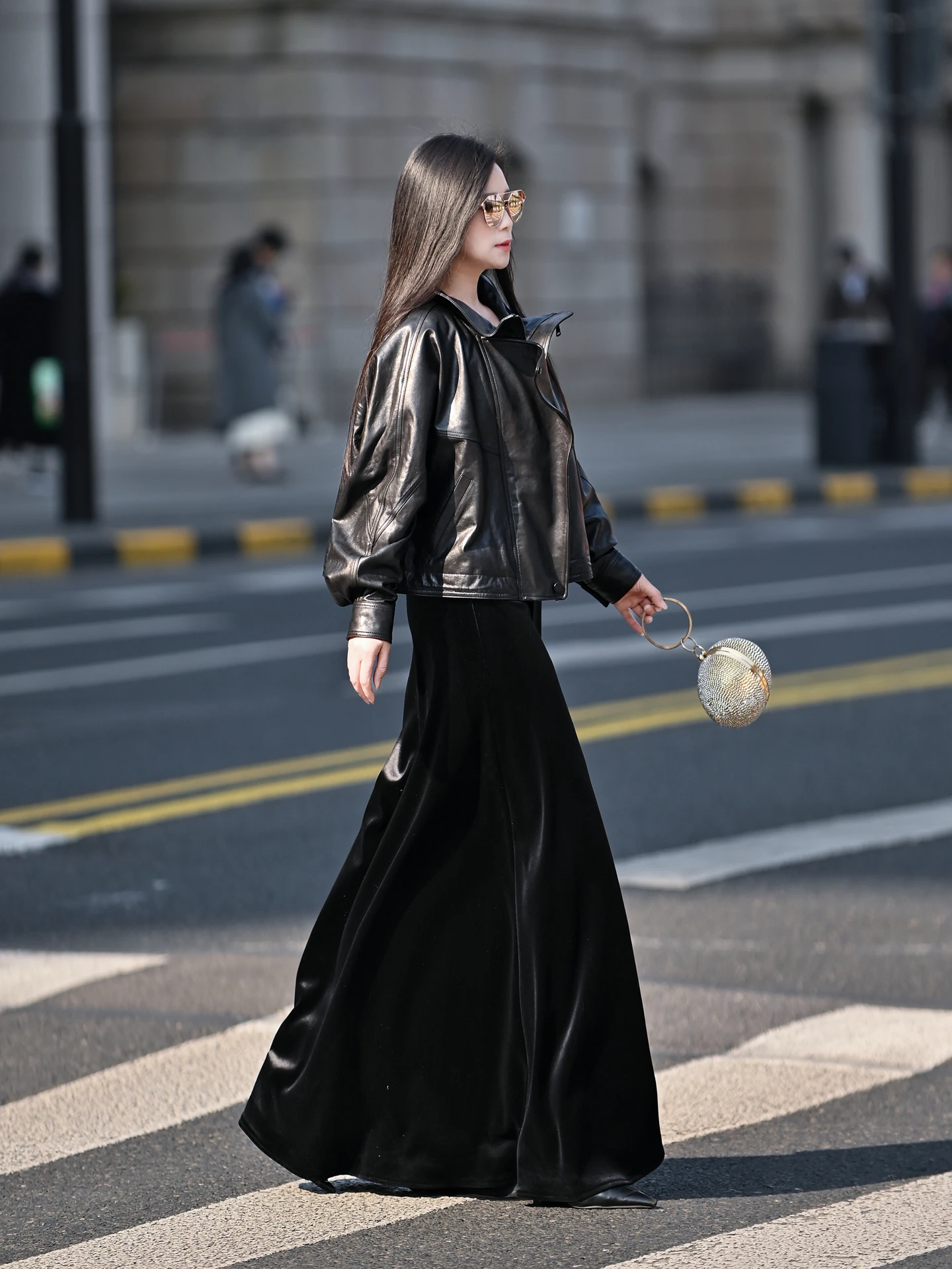 

Зима 2025: Новая вельветовая юбка миди А-силуэта на флисовой подкладке для женщин, стройнящая, в пол, для повседневной носки и офиса, премиум-класса