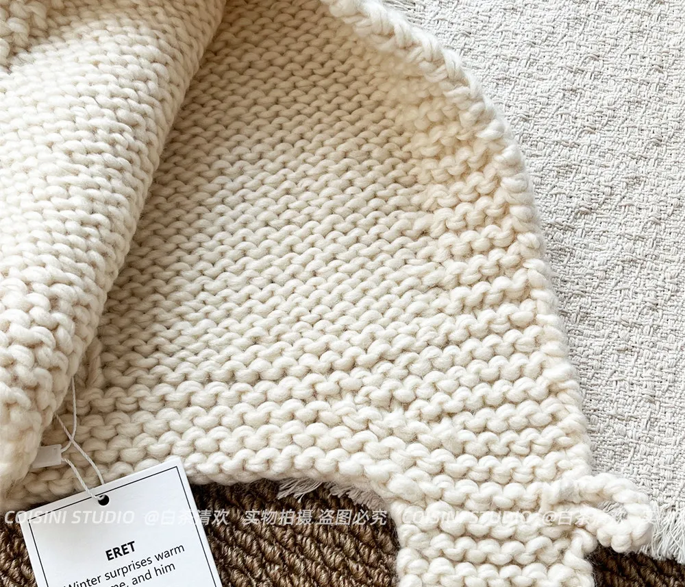 Dicke Strick-Balaclava-Mützen für Damen mit Holzknopfverschluss, integriertem Kapuzenschal, Winter-Nacken- und Ohrenschutz, Strickmütze – Detail 7