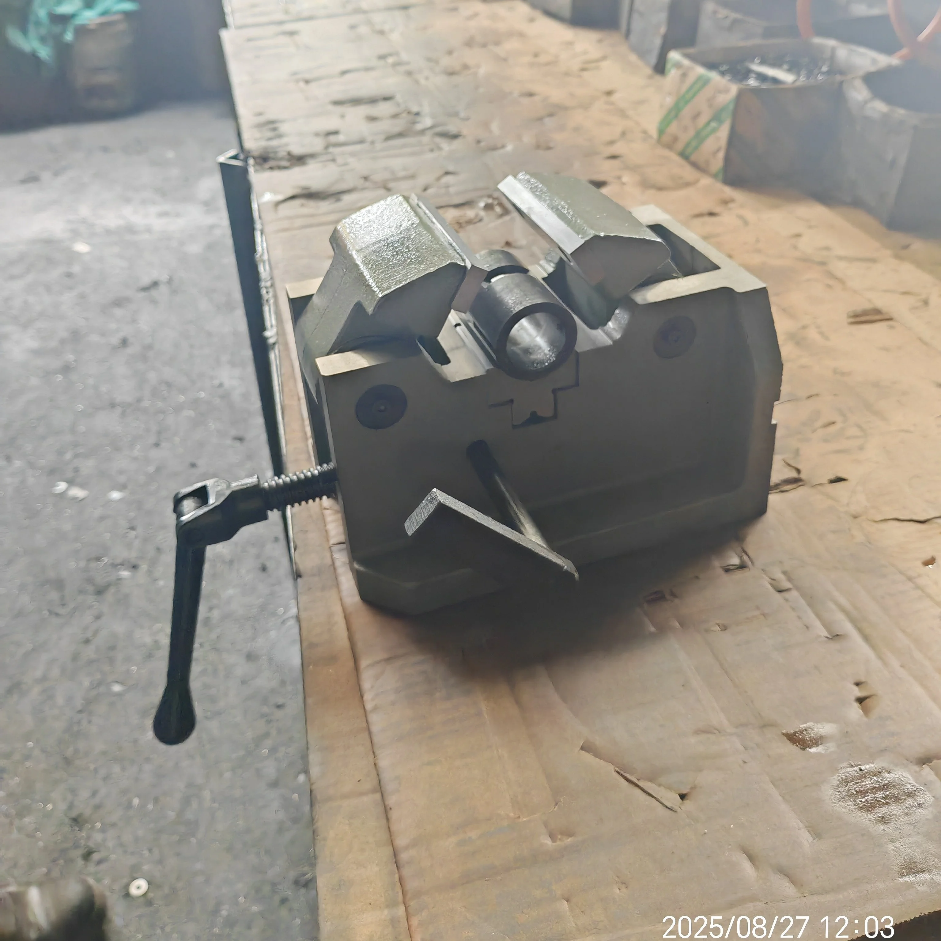 Q62 Milling Machine Vise Clamping Circular Tubular Objects Cylindrical Center Heavy-Duty V-Shaped Flat Jaw 4inch Vise