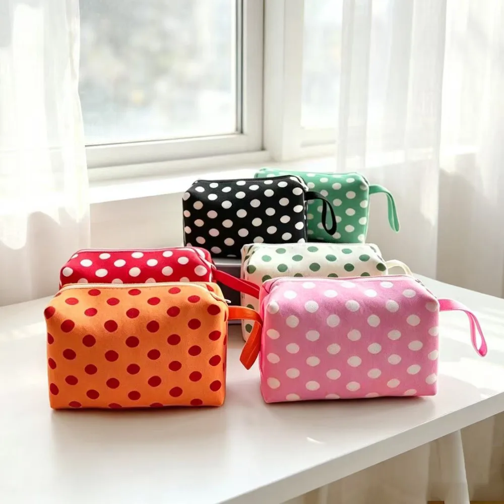 Fashionable color-block polka dot makeup bag, durable knitted fabric, large capacity, multiple colors available, versatile hand-