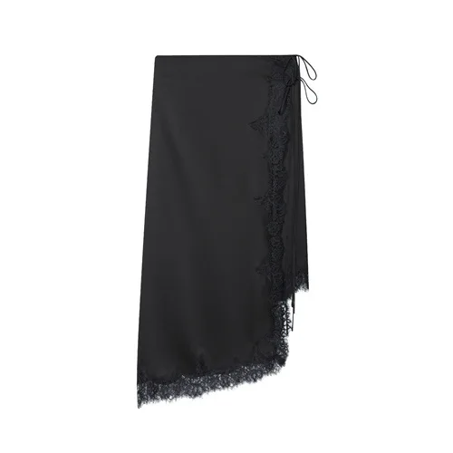 Wintermode für Damen: Vielseitiger und dünner Spitzen-Satinrock