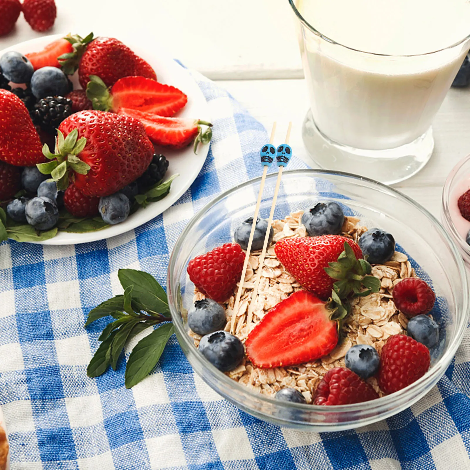 

100Pcs Skull Shaped Fruit Forks Premium Material Eco-Friendly Cocktail Decor Table Decoration Festive Use Fruit Pick