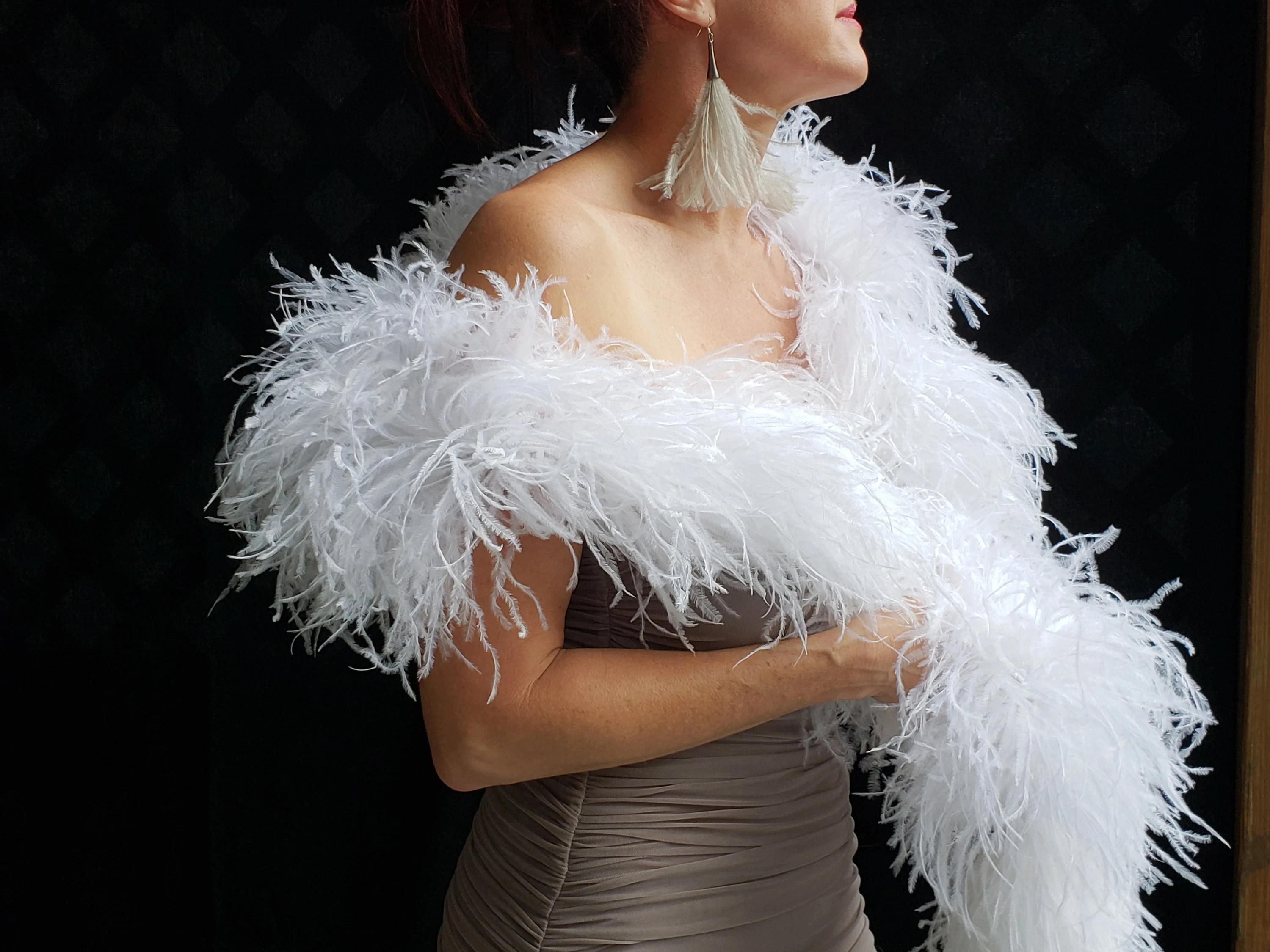 

2 Meter White Ostrich Feather Boa Shawl 2-15 Layers Fluffy Ostrich Trim Costume Boa Plumes For Wedding Dress Dcoration