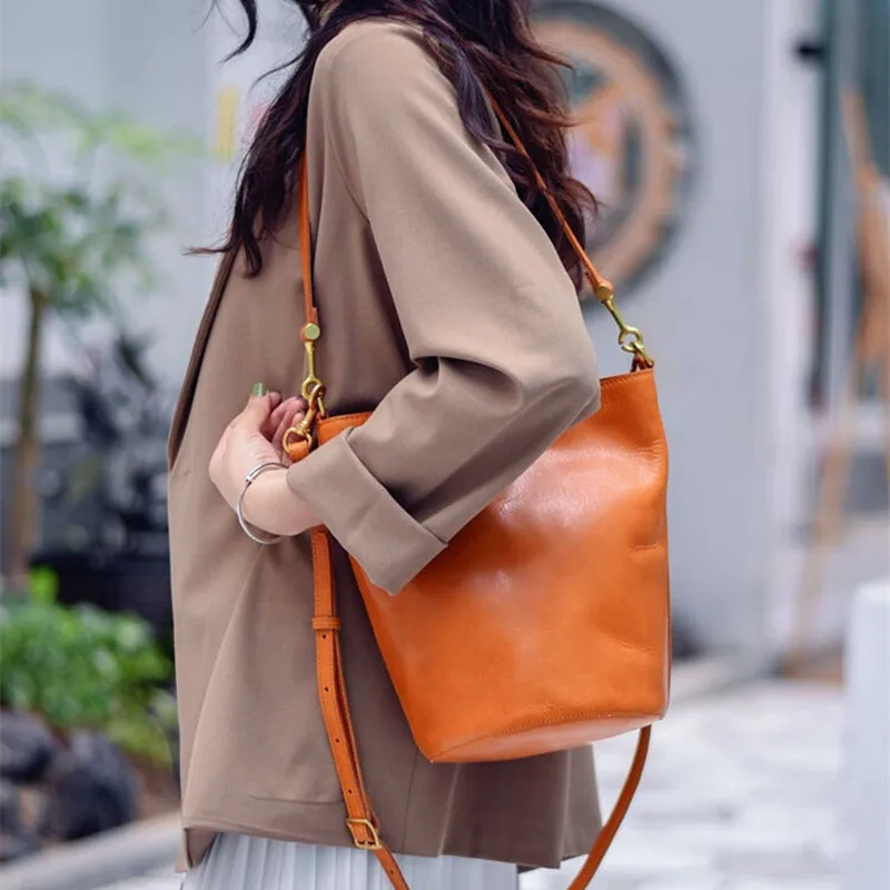 

PNDME fashion vintage luxury genuine leather women shoulder bag simple outdoor designer handmade real cowhide female bucket bag