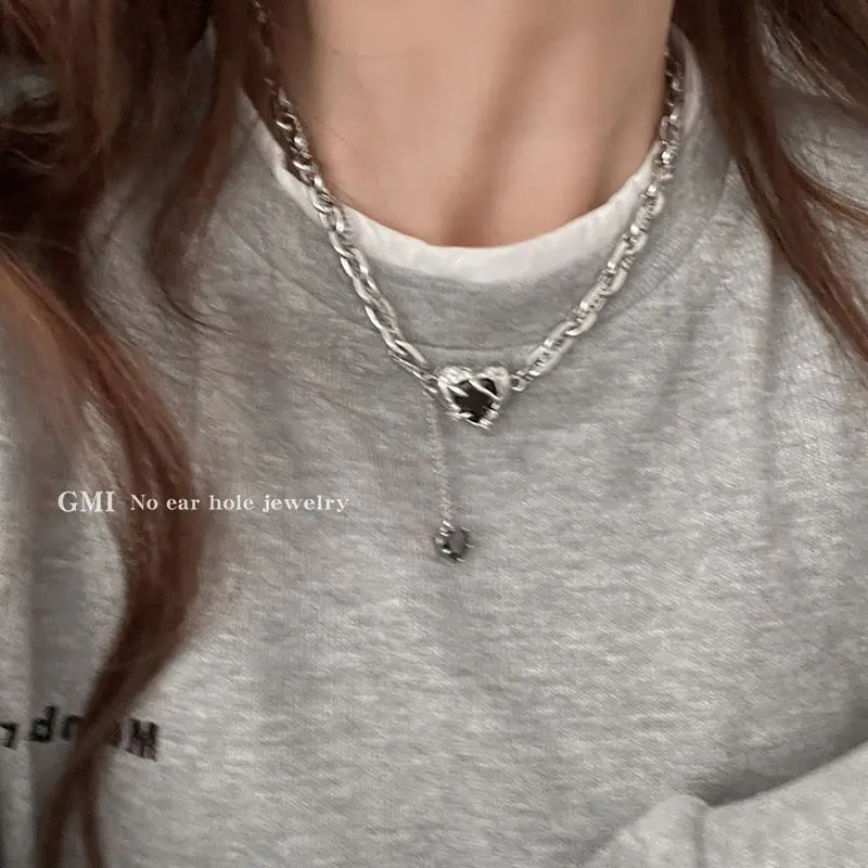 Hip Hop Punk Chain Love Pendant Necklace for Men Short Jewelry 2024 New
