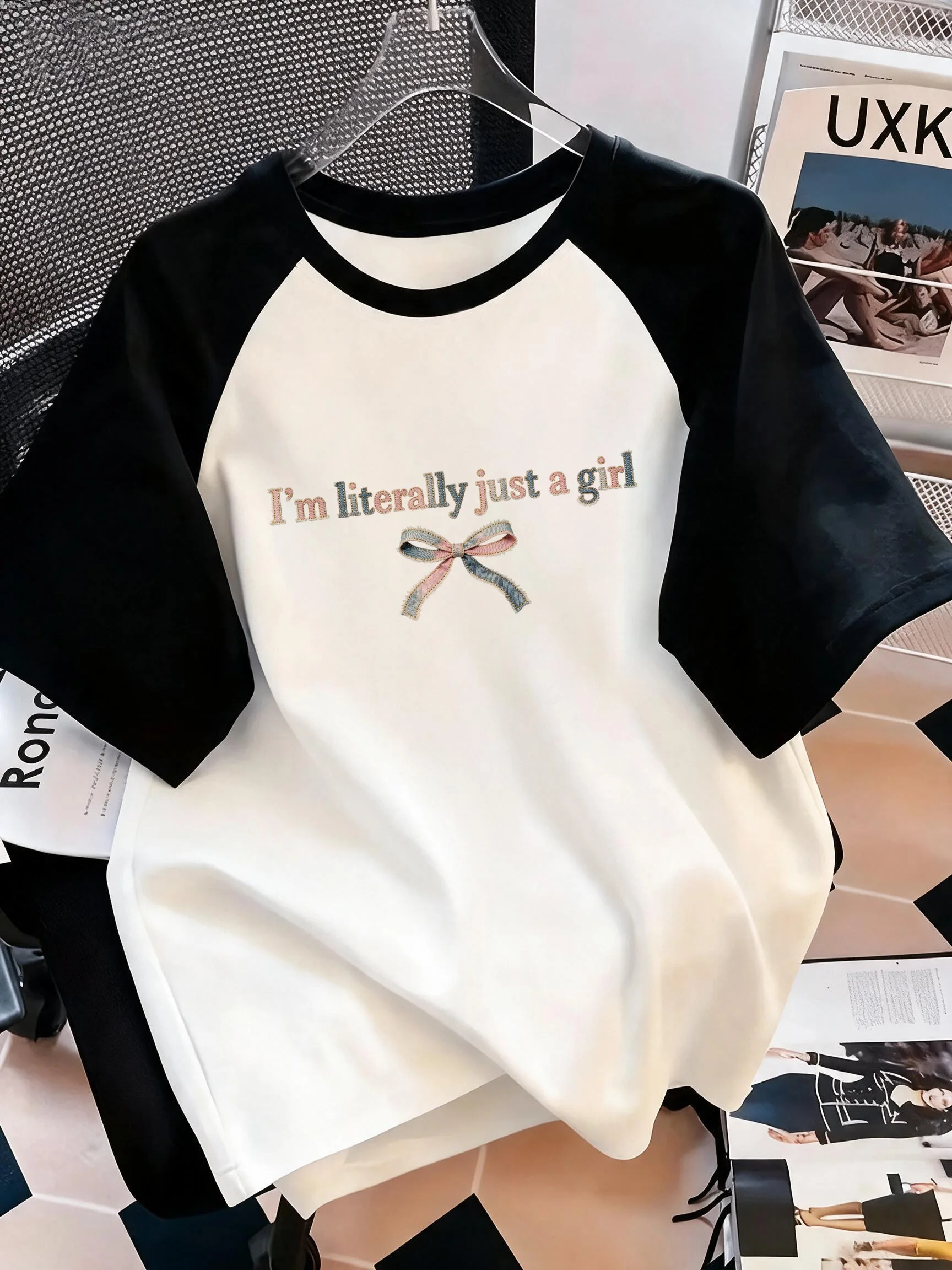 Lässige Vintage-Kleidung für Damen, Retro-Stil Oberteile, Damen-Design aus Denim-Imitat-Stoff, Schleifendruck, Raglan-Kurzarm-T-Shirt