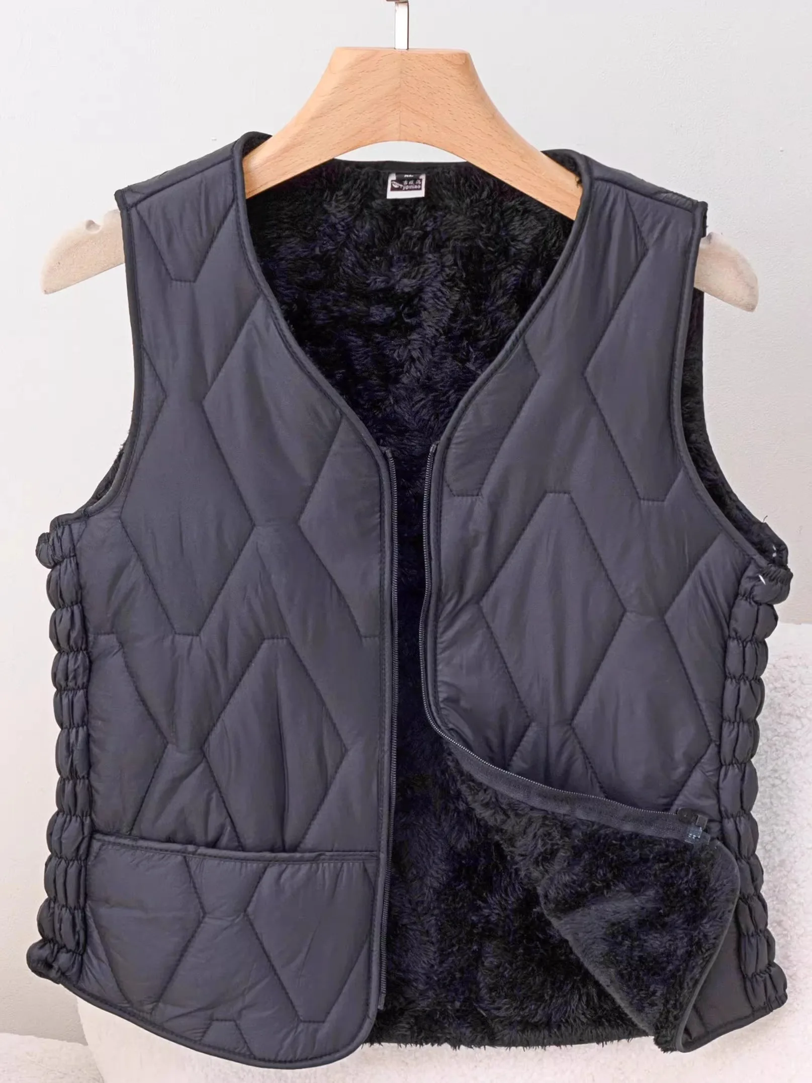 2026 Autumn Winter Women's Fleece Lined down Cotton Vest Short V-Neck Warm Inner Sleeveless Slimming Versatile Shoulder Pad