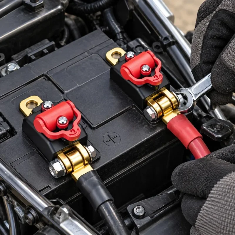 Universal 12V/24V Car and Motorcycle Battery Circuit Breaker Suitable for Trucks Cars Thickened Copper Tube Leakage Protection