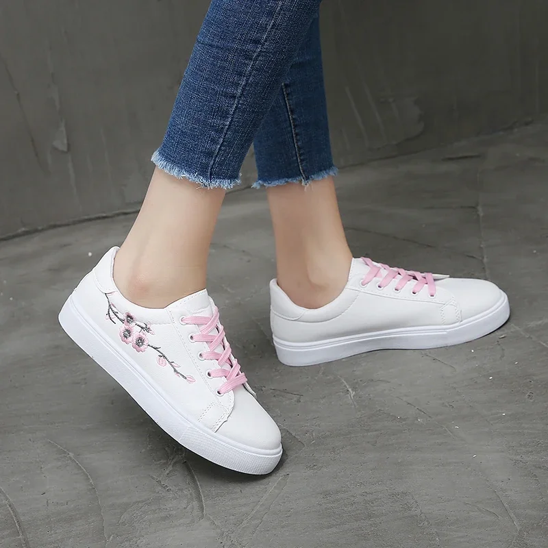 Spring Fashion Embroider Breathble Vulcanized Shoes Women Sneakers Pu Leather Platform Shoes Women Lace Up Casual Shoes White