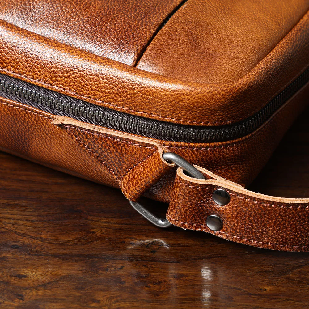S.WORKER Echtleder Herren Casual Umhängetasche Modische Vegetabil Gegerbte Rindsleder-Brusttasche Leder-Handytasche Tagesrucksack – Detail 15