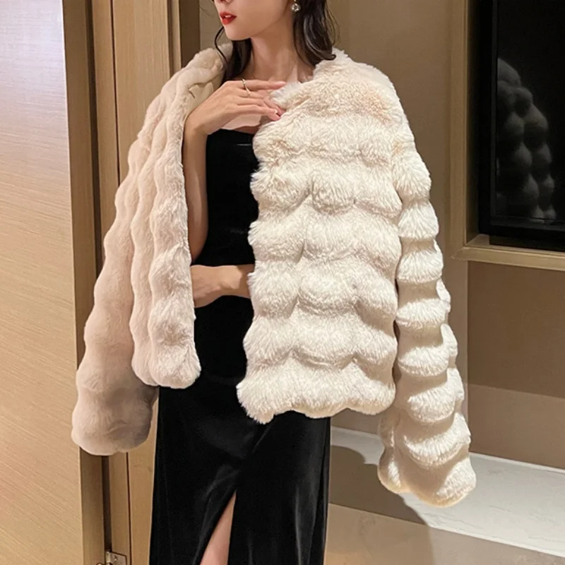 White Fur Coat for Women 2023 Autumn and Winter New Style Short Imitation Fur Plush Collarless Top Short Top Warm and Trend