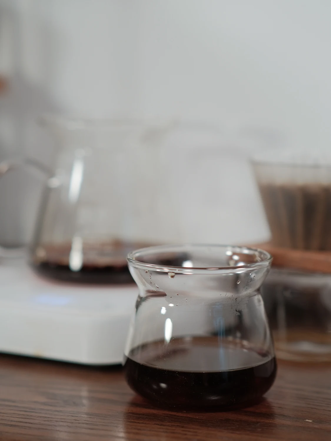 كوب قهوة زجاجي برائحة القهوة من أوريا سينساج سعة 275 مل بتصميم عصري للقهوة المصبوبة يدويًا مع غطاء للشرب المباشر منتج صيني