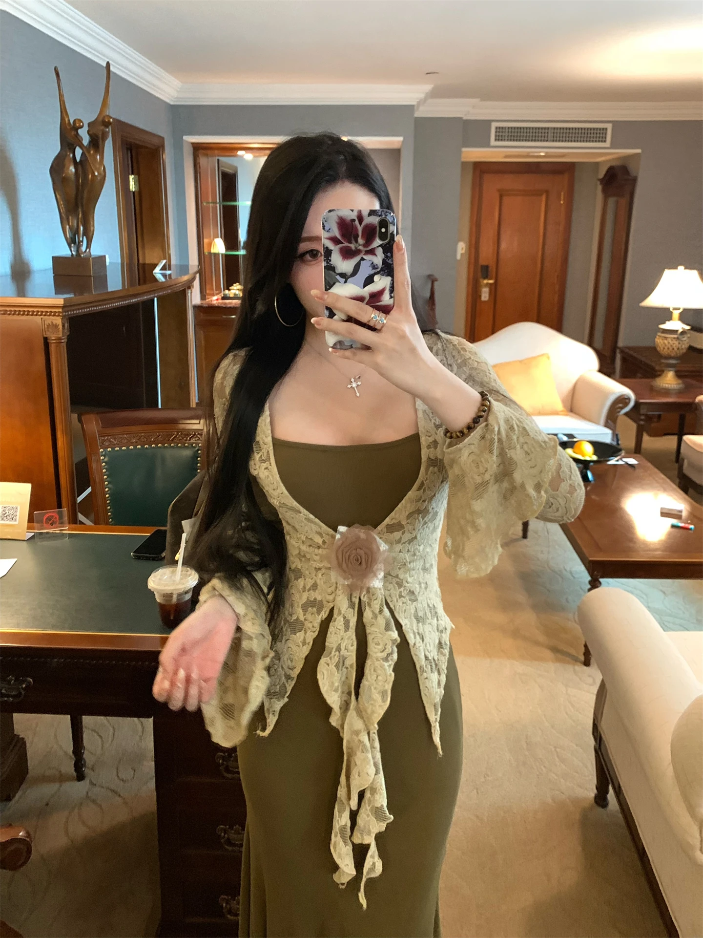 

Комплект Morning Dew Moss: Элегантный комплект с бахромой на эластичной талии, высокоэластичный кардиган с длинными рукавами, осенний модный женский комплект