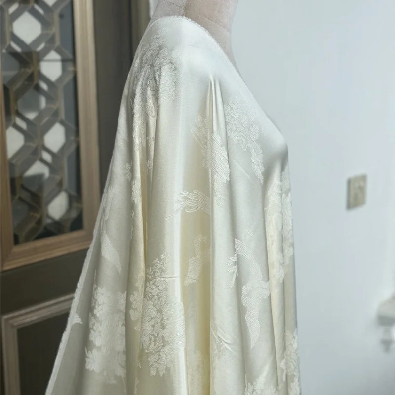 

1 meter 70% Mulberry Silk 30% Cotton 30 momme Heavy Silk Fabric Cream-white Phoenix Jacquard 138cm 54" wide by the yard JN728