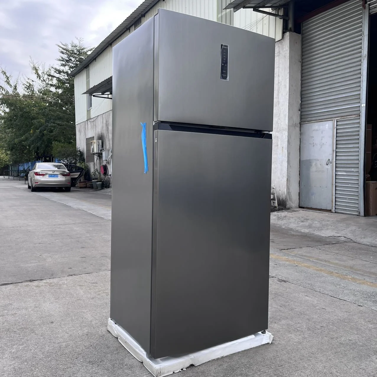 

Large 635L Stainless Steel Double Door Refrigerator Portable Household Refrigerator with Solar Compressor