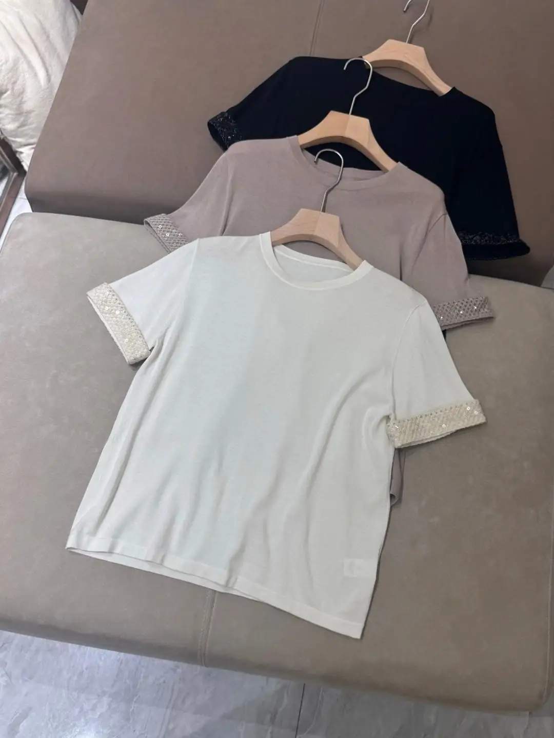 

Women's silk cotton round neck short sleeved shirt T-shirt with exquisite trim