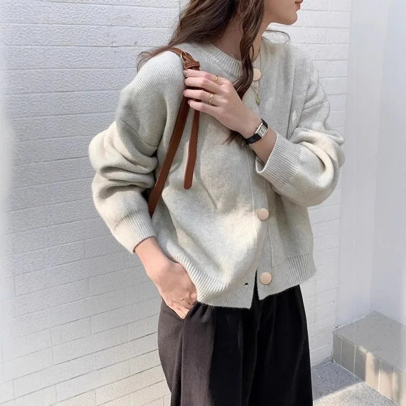 

2025 женский весенне-осенний свободный свитер в стиле ретро на пуговицах, пальто, женский кардиган с круглым вырезом, куртки, женская однотонная вязаная верхняя одежда