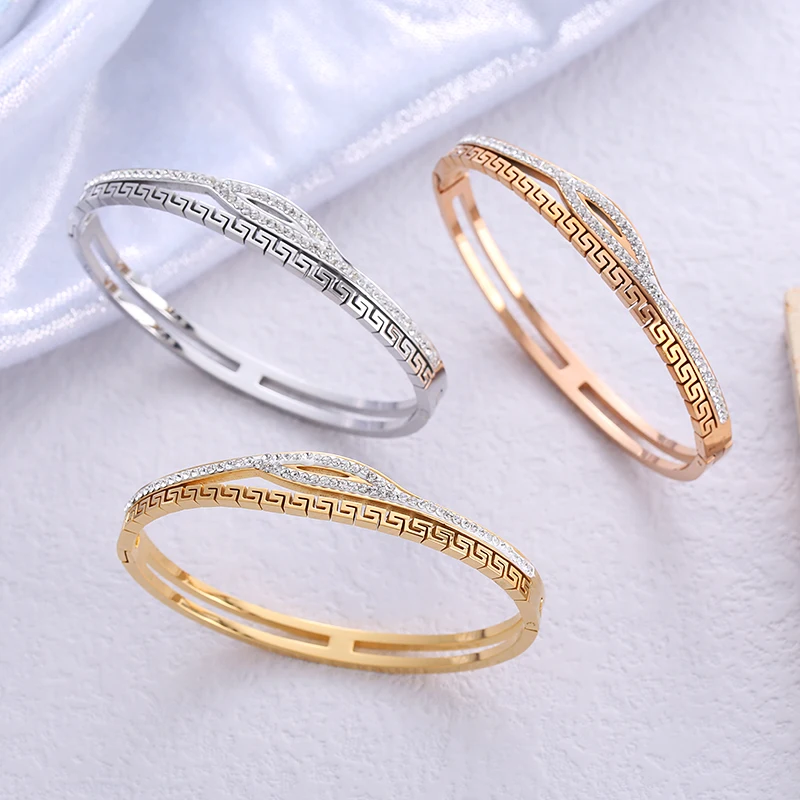 Fashion niche lip shaped rhinestone bracelet with Great Wall pattern hollow relief pattern stainless steel women's bracelet
