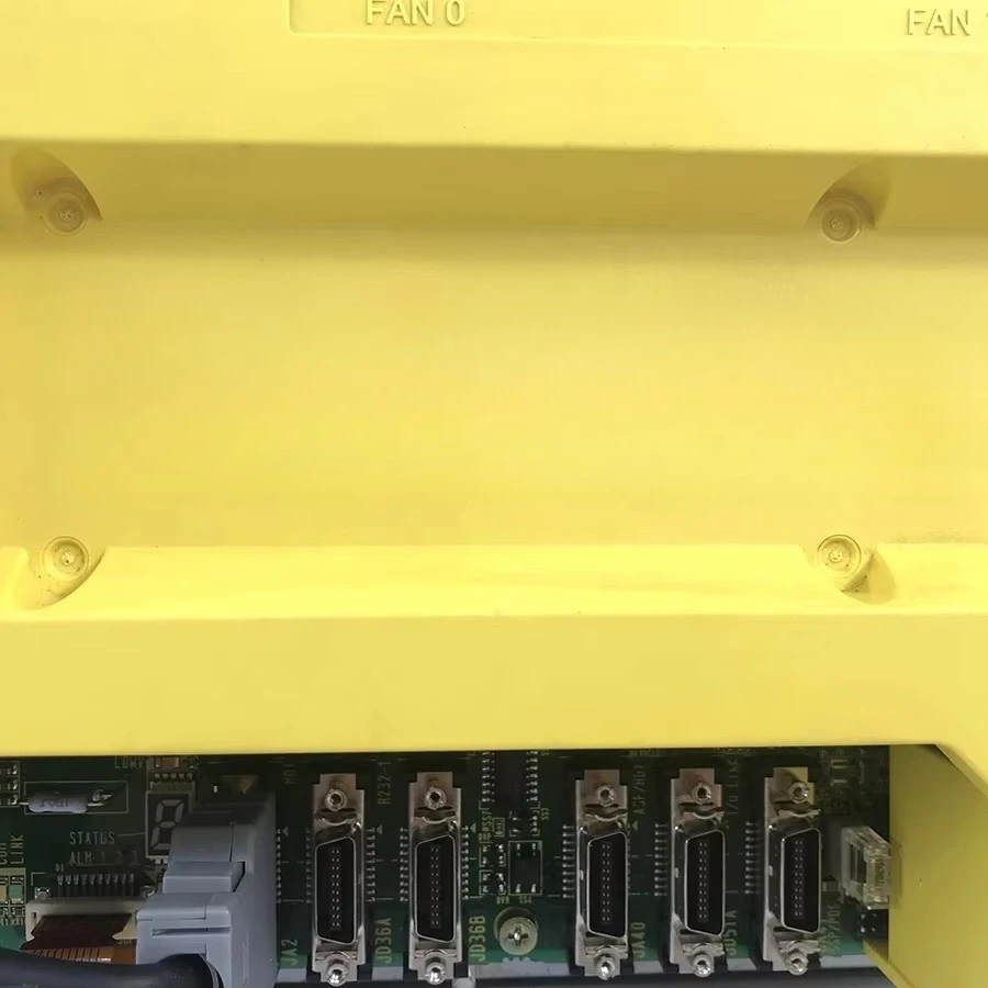 18i 0i Mate Td A02B-0319-B502 0i-D Control Basic System Unit A02B0319B502 Cnc Control