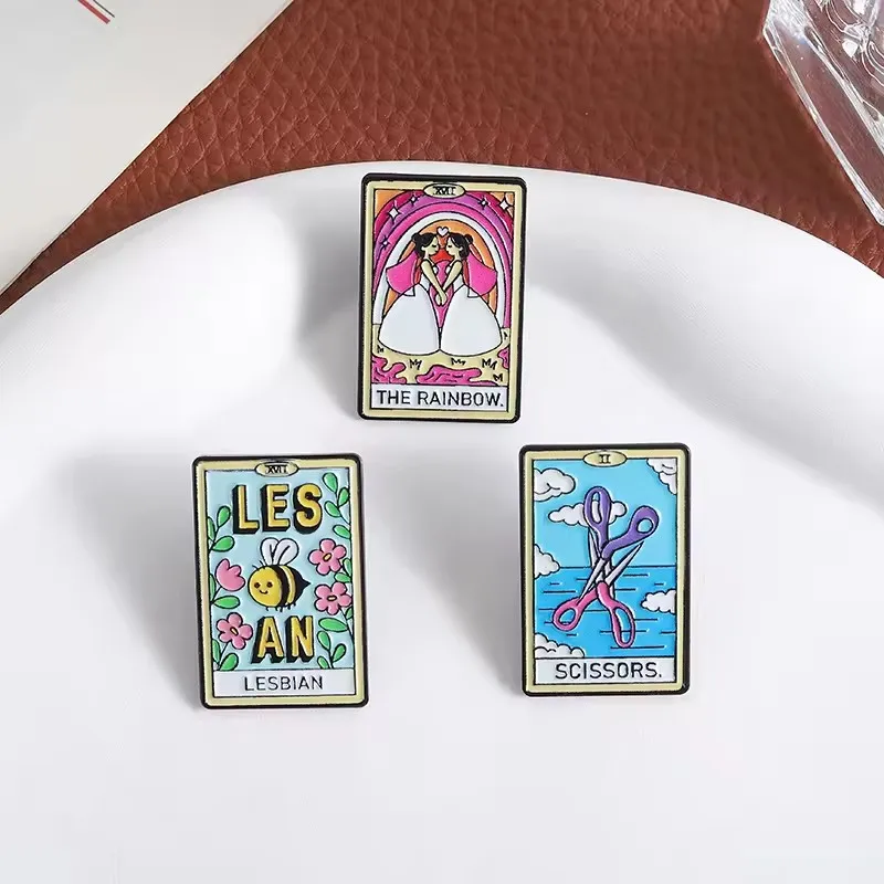 مثليه مثلي الجنس فخر التارو بطاقة بروش المينا دبابيس مخصص قوس قزح العرائس مقص بروش شارة التلبيب مجوهرات هدية يحب الأصدقاء