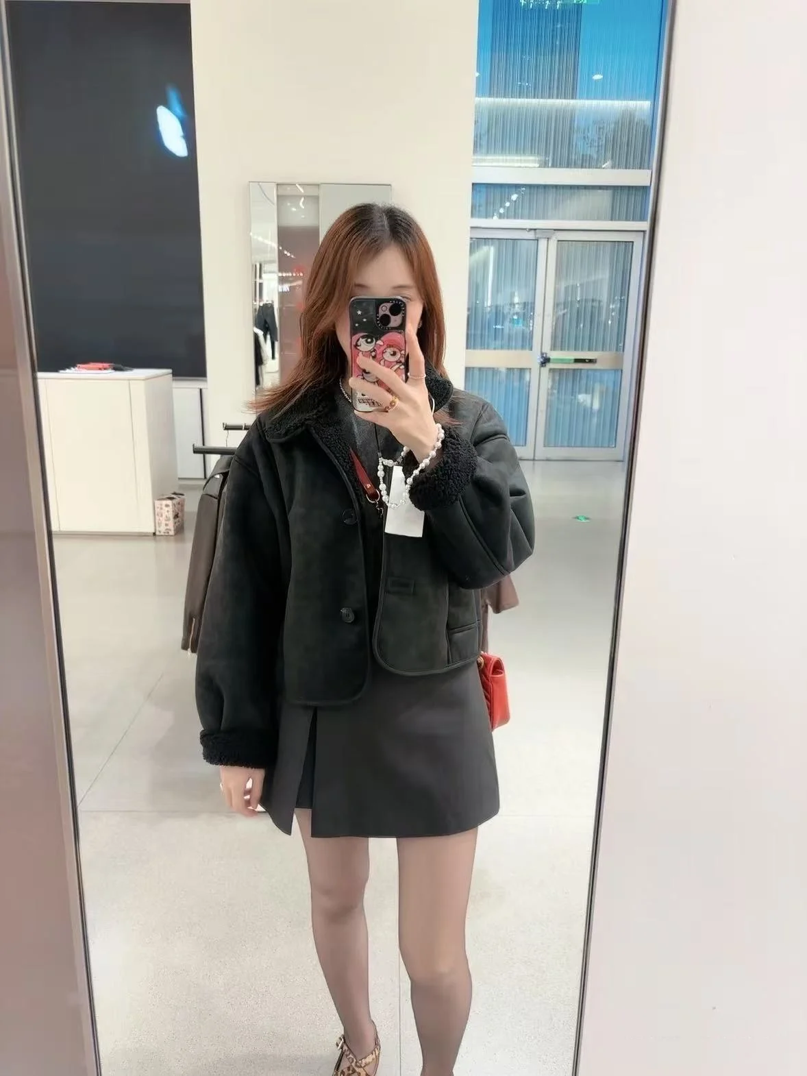 

Двустороннее женское джинсовое пальто из кожи и меха с высоким воротником в американском стиле, новинка осени 202, повседневное длинное пальто све