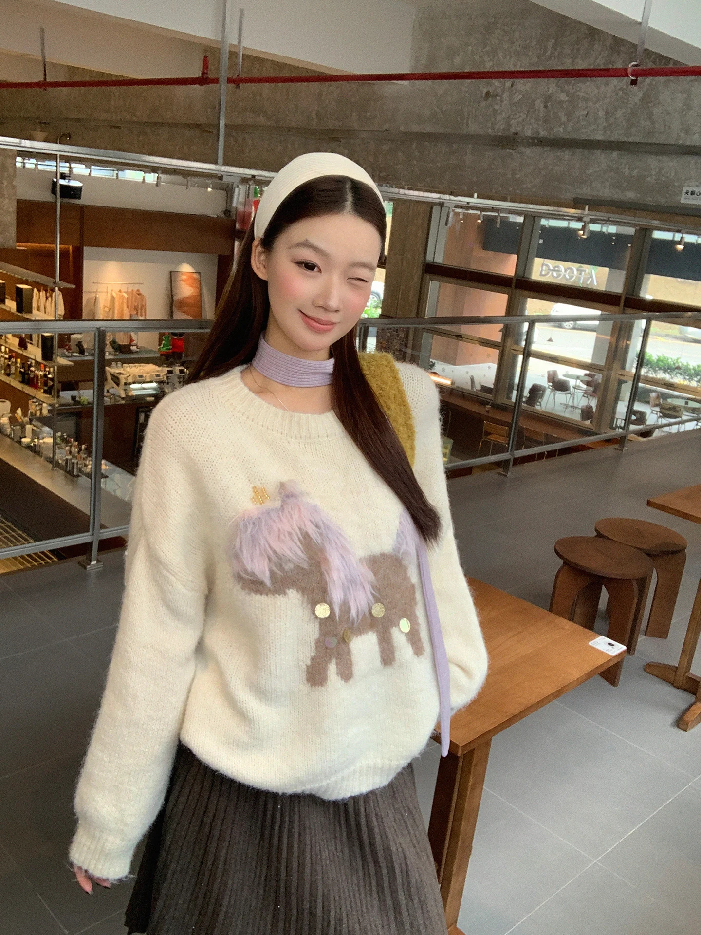 سترة محبوكة أنيقة للنساء موديل 2025 الجديد لفصل الشتاء، تصميم راقي بأسلوب كسول، إحساس راقي بالتصميم، أنيقة وعصرية بقصة مستقيم...