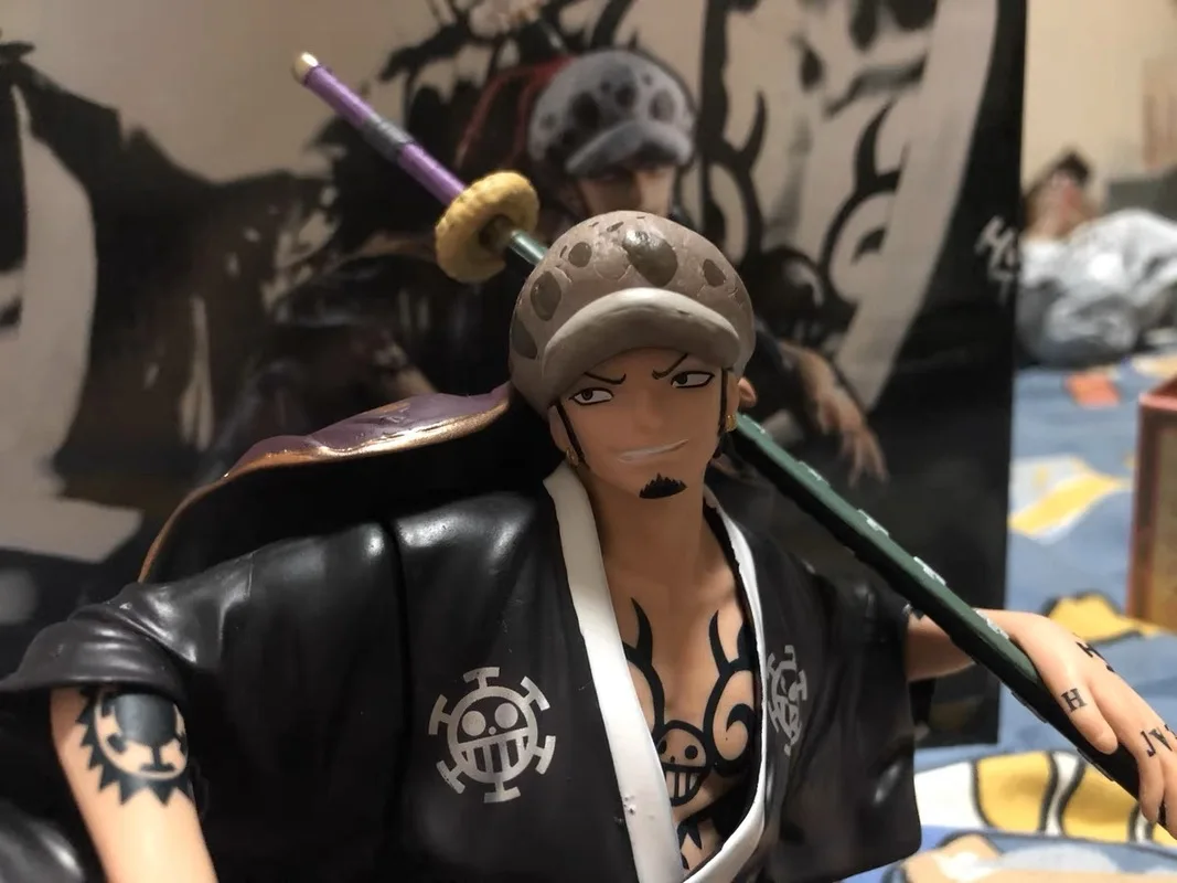 Jednoczęściowa figurka Trafalgar Law figurka Anime siedząca Kimono figurka Model z pcv dekoracja posągi zbierają zabawkę prezent urodzinowy