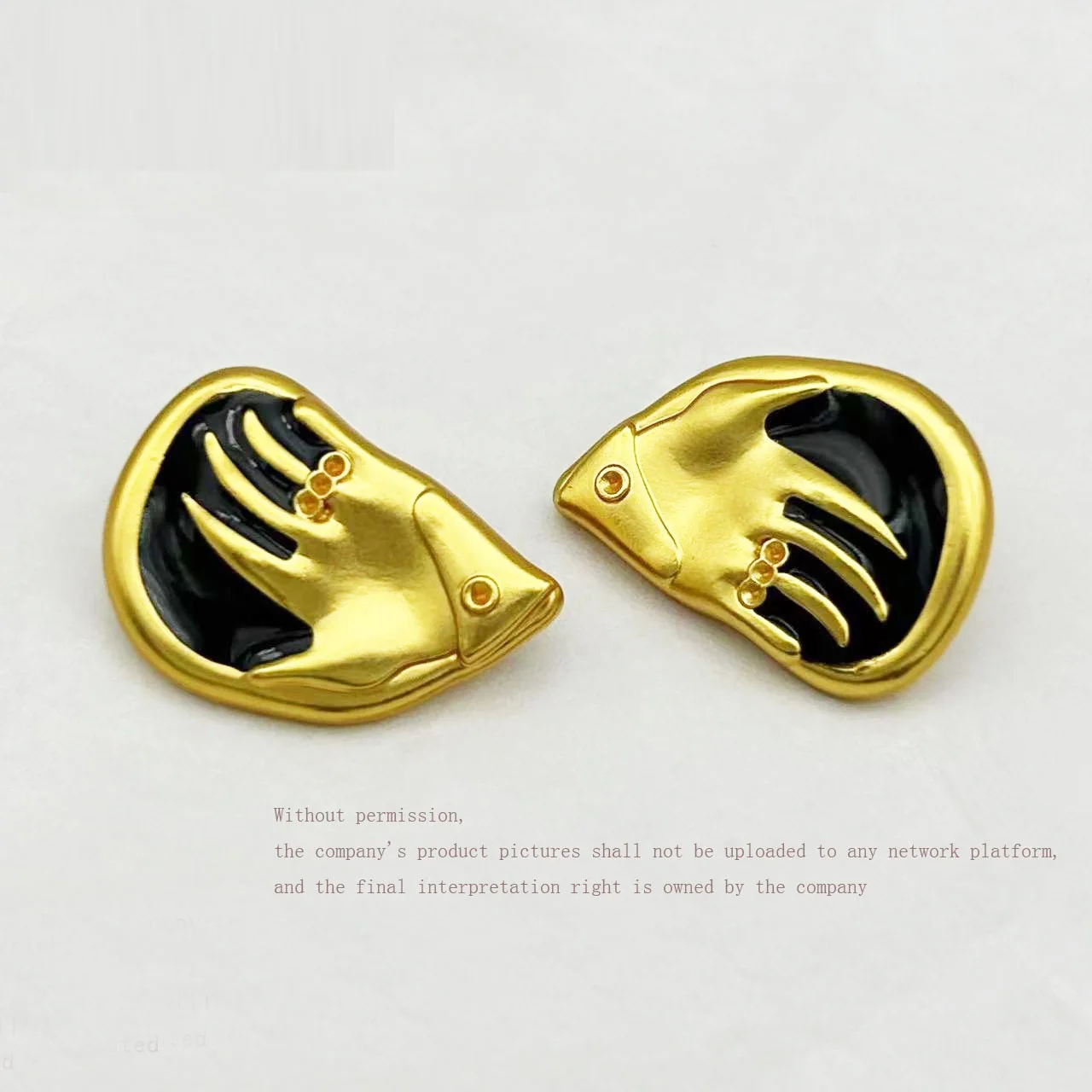 

10PCS New Niche Collection: Palm-Patterned Metal-Decorated Button-Front Knitwear Sweater, Knit Shirt, Cardigan Button Accessorie