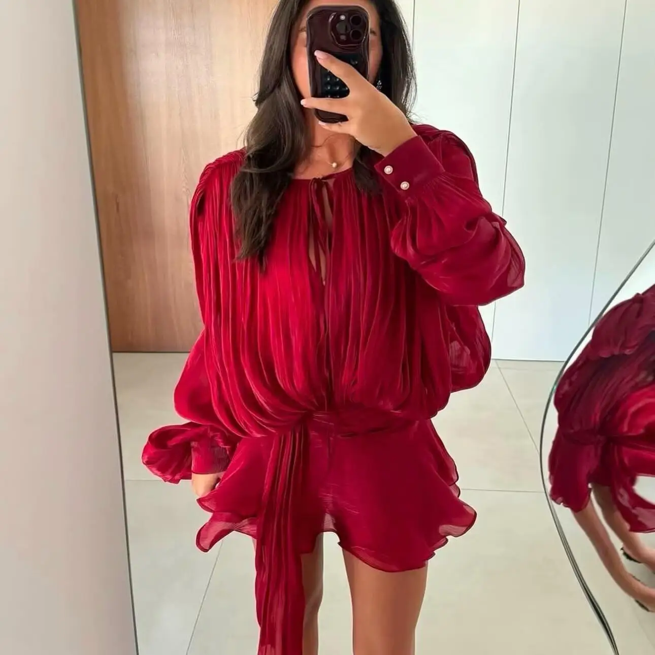 Doorschijnende mesh-jurk met klokmouwen en ingebouwde shorts Lente zwierige korte jurk Boheemse jurk met strikband Hoog-laag zoom 2025, zomer