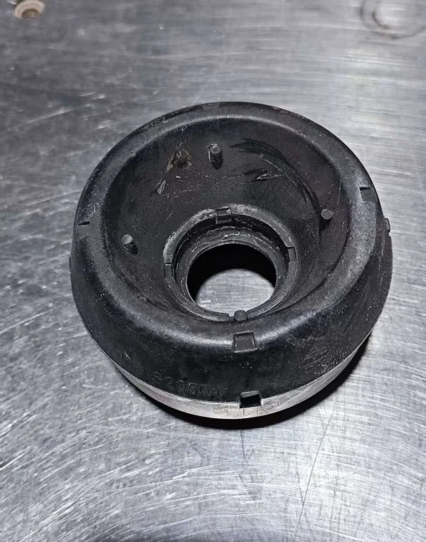 

ВЕРХНЯЯ КРЕПЛЕННЯЯ - АМОРТИР ПЕРЕДНЕГО АМОРТИЗАТОРА (JINBEI KONECT F70)