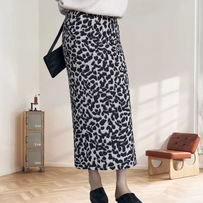 

2025 Spring and Summer Miyake Pleated Half-skirt Japanese Retro Fold Jupe Colorful Stripes Thin High-end Pleat Print Half-skirt