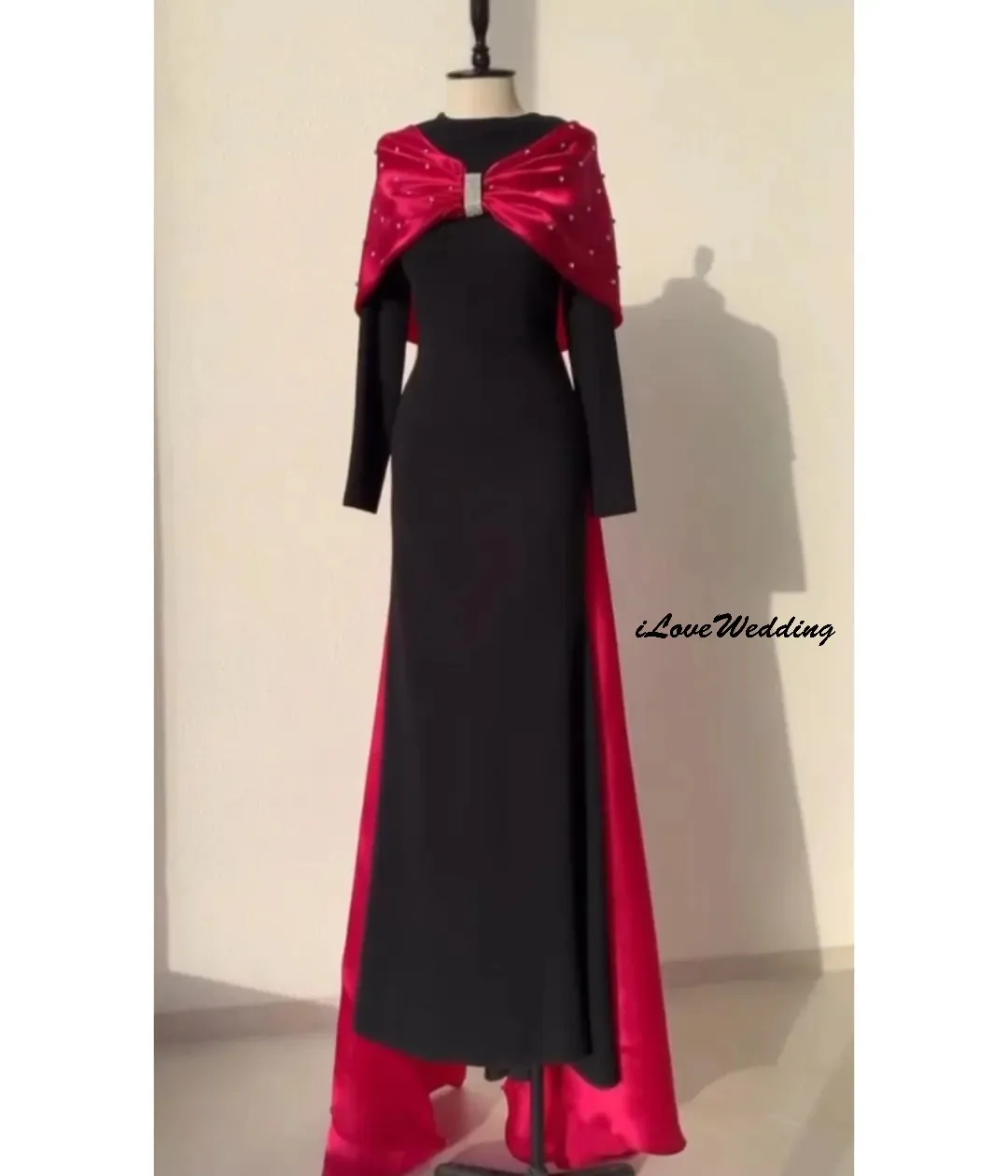 Abiti da sera eleganti con scollo a O con perle 2025 Abiti da cerimonia per invitati da donna a maniche lunghe in raso per le donne Lunghezza del pavimento personalizzato