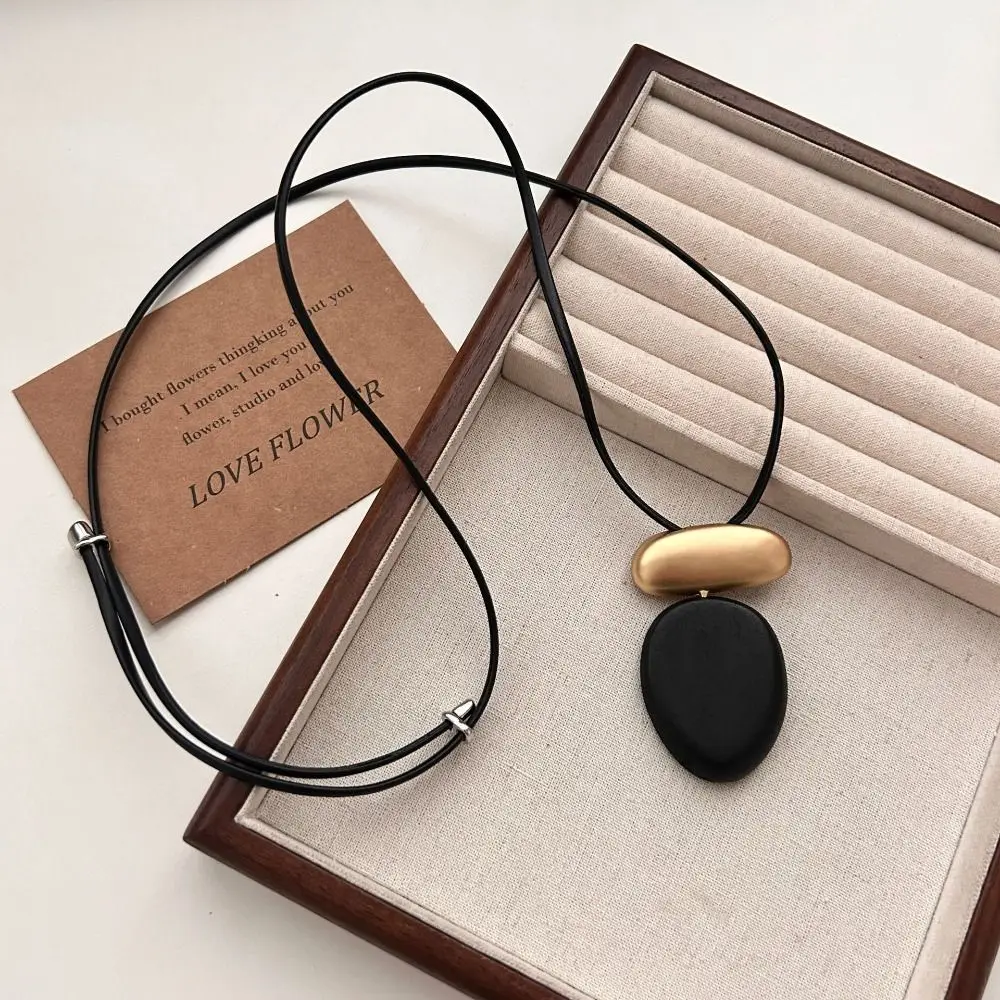 New Wooden Oval Pendant Sweater Chain Jewelry Matte Metal Block Adjustable Vintage Minimalist Leather Rope Pendant for Women