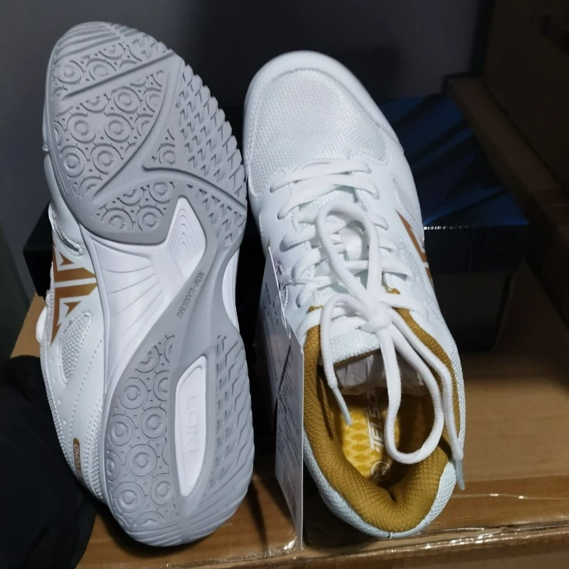 

Professional Table Tennis Shoe Comfortable Badminton Shoes Super Light Indoor Court Shoes Wearable Tennis Shoes For Men Women