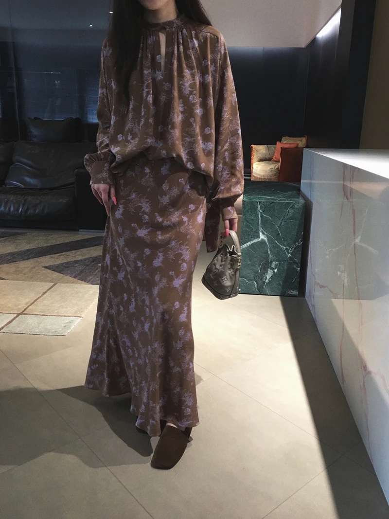 

Комплект Cuijia Silk Series: топ и брюки из двойной марли, юбка-халтер, винтажный цветочный принт, длинный рукав, круглый вырез, весенний.