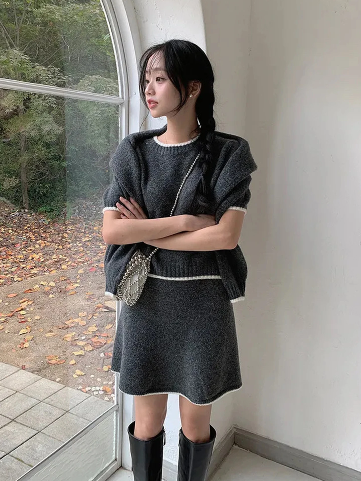 Liangliang Home Fragrant Style Color Block Knitted Short Open Cardigan Women's Autumn High-End Feel Half Skirt Three Piece Set