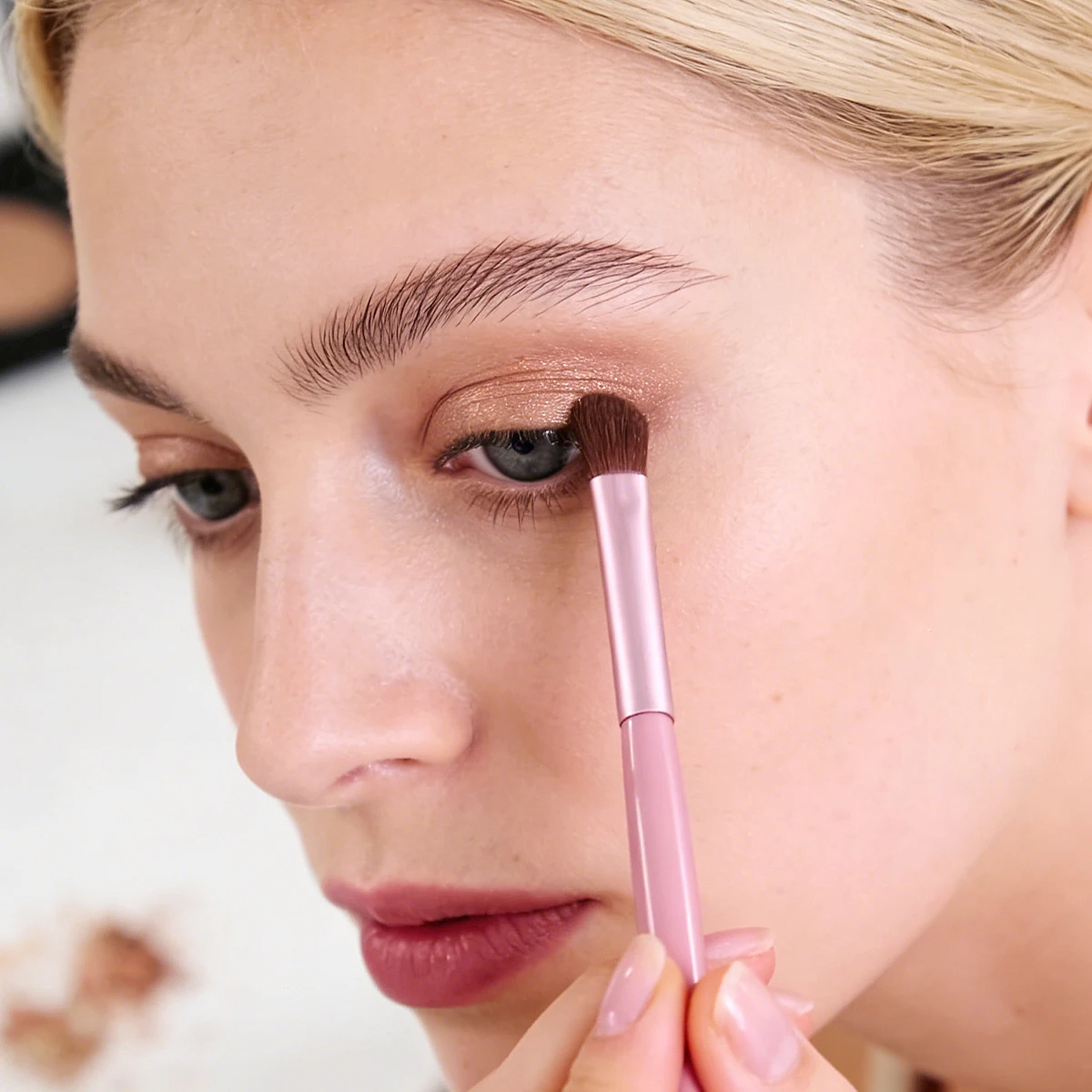 8 sztuk pędzli w kształcie róży & zestaw wielofunkcyjnych pędzli do cieni & nożyczki do brwi & aluminiowe etui do przechowywania