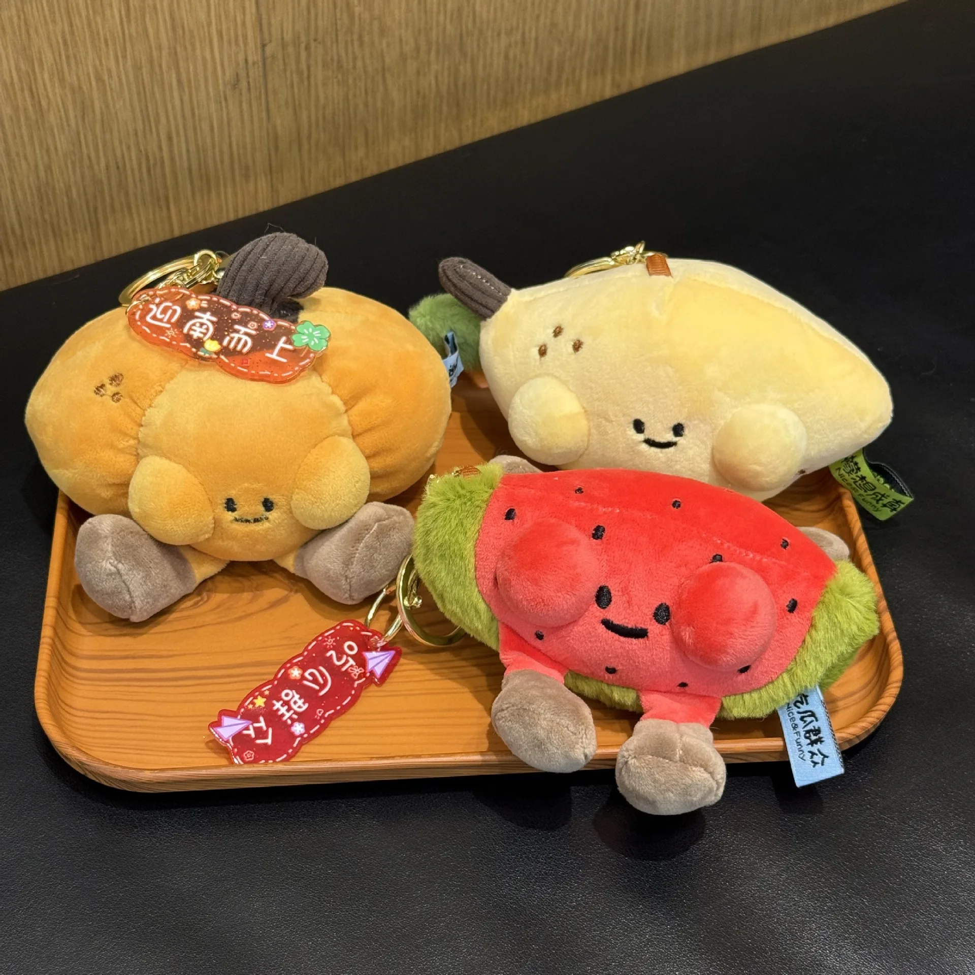 Sure enough, there are lucky series plush toy pendants, creative books, bags, hanging decorations, dolls, and souvenirs
