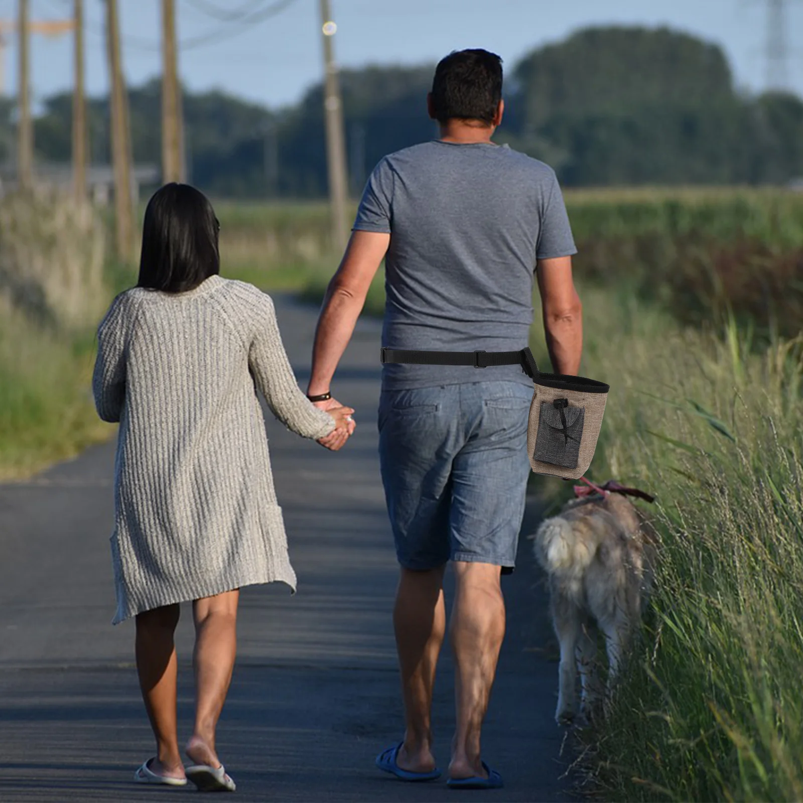 حقيبة علاج الكلاب من البوليستر المتين للمشي في الهواء الطلق للوجبات الخفيفة والمفاتيح وأكواب طعام الحيوانات الأليفة ومستلزمات تدريب الكلاب باللون البني المقاوم للماء