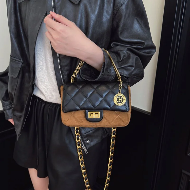 

Elegant Evening Crossbody Bag For Ladies With Embellished Chain Strap And Compact Size For Special Events And Parties