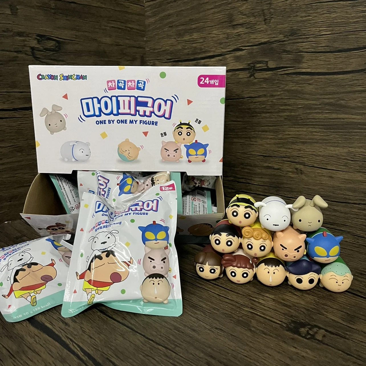

Genuine Crayon Shin Chan Mini Stacking Joy Cute Grain Blind Bag Cute Nohara Shinnosuke Desktop Ornament Collection