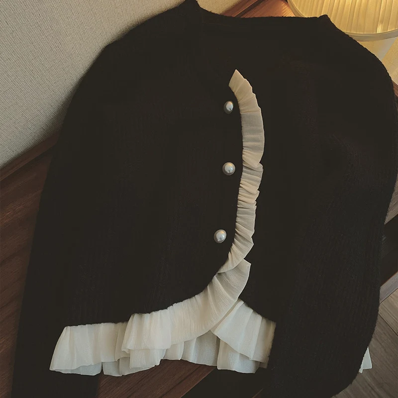 女性のエレガントなレースパッチワークカーディガンコートフレンチパールボタンショートセーターカーディガン秋ファッションストリートウェアVネックセーター