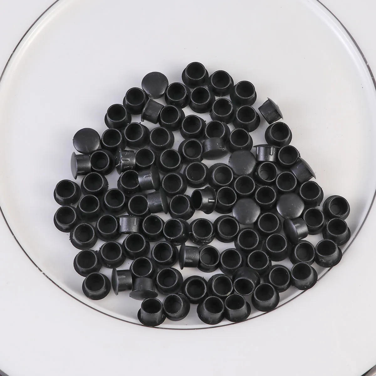 100 Stück dekorative Schraubenabdeckungen für Scharnierplatten, 10 mm, Kunststoff, für Schrank, Schrank, Tür, keine Werkzeuge erforderlich, Schwarz