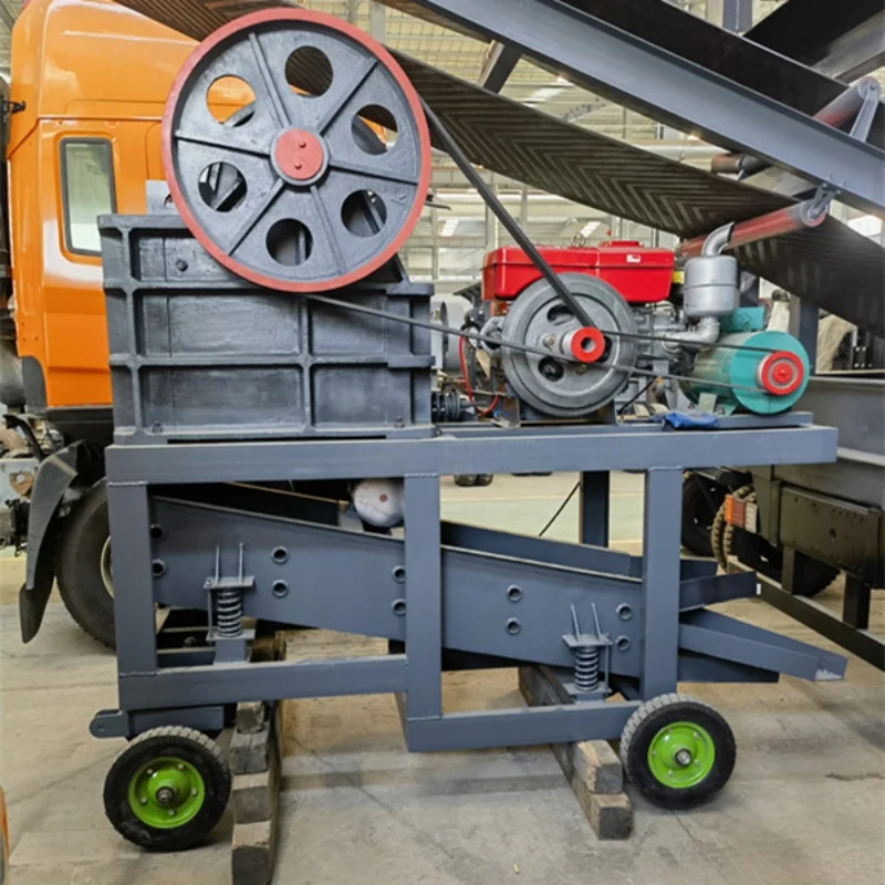 Portable Ore Mining Machinery, Mobile Rock Crusher, Crusher with Vibrating Screen and Hopper.