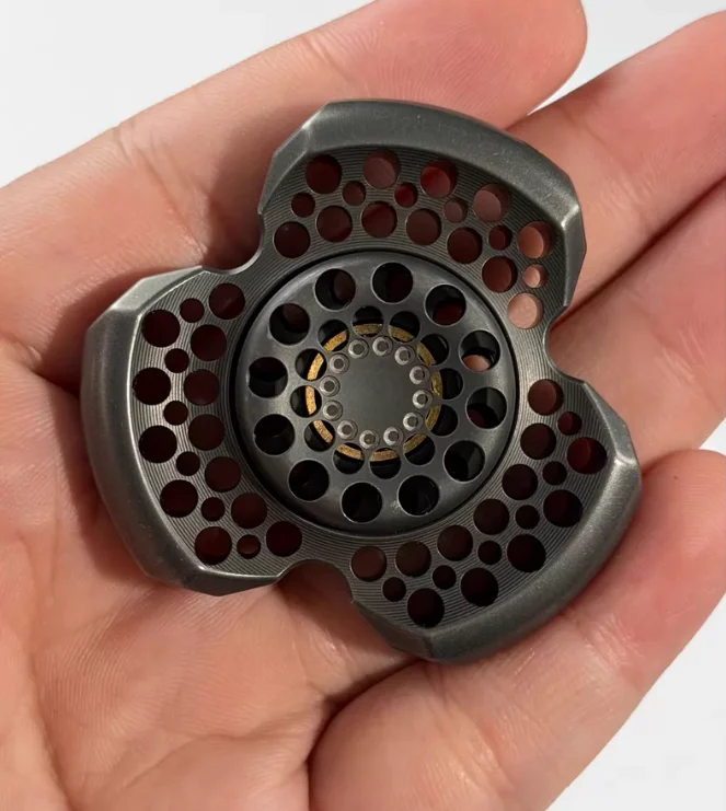 Used EDC Yh hundred eyed gyroscope black stone wash not embroidered steel material EDC decompression toy