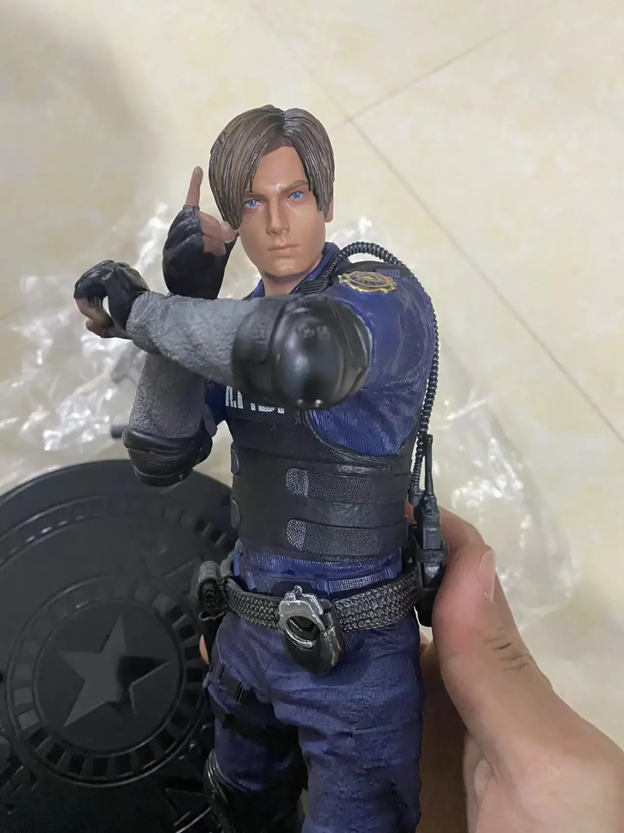 Genuine Resident Evil Remake Game Statue 1/6 Leon Scott Kennedy Model Action Figure Collect Toy