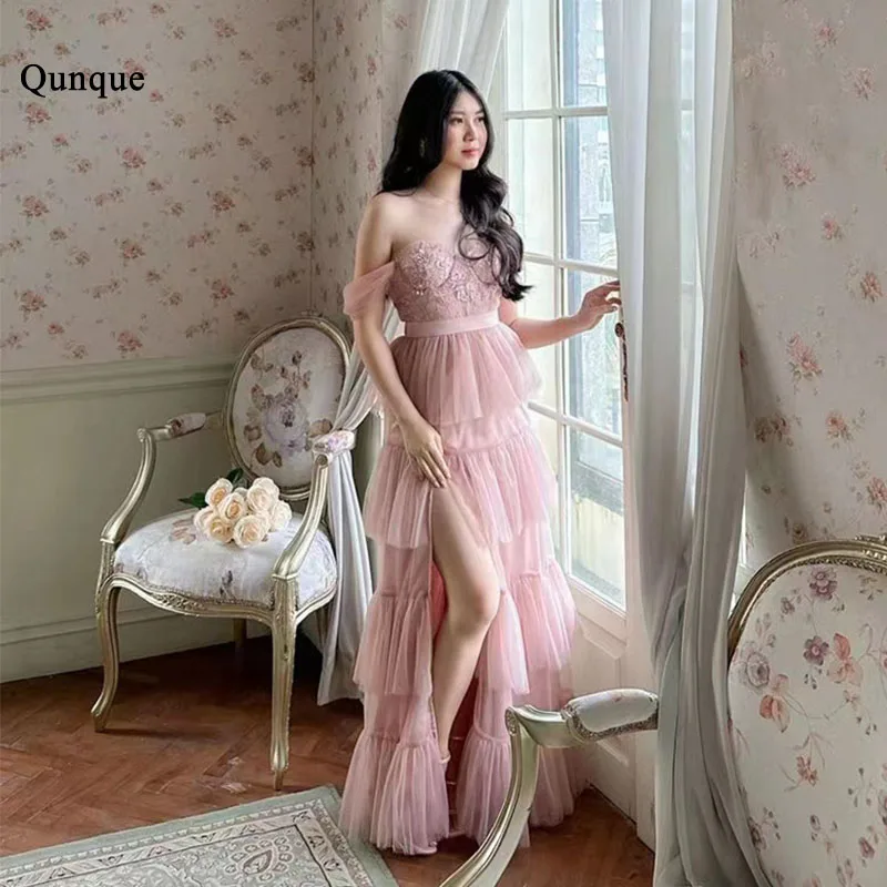 

Qunque Off Shoulder Tulle Evening Dresses Sexy High Slit Tiered Formal Party Prom Gowns Vintage Lace Appliques Robes De Soirée