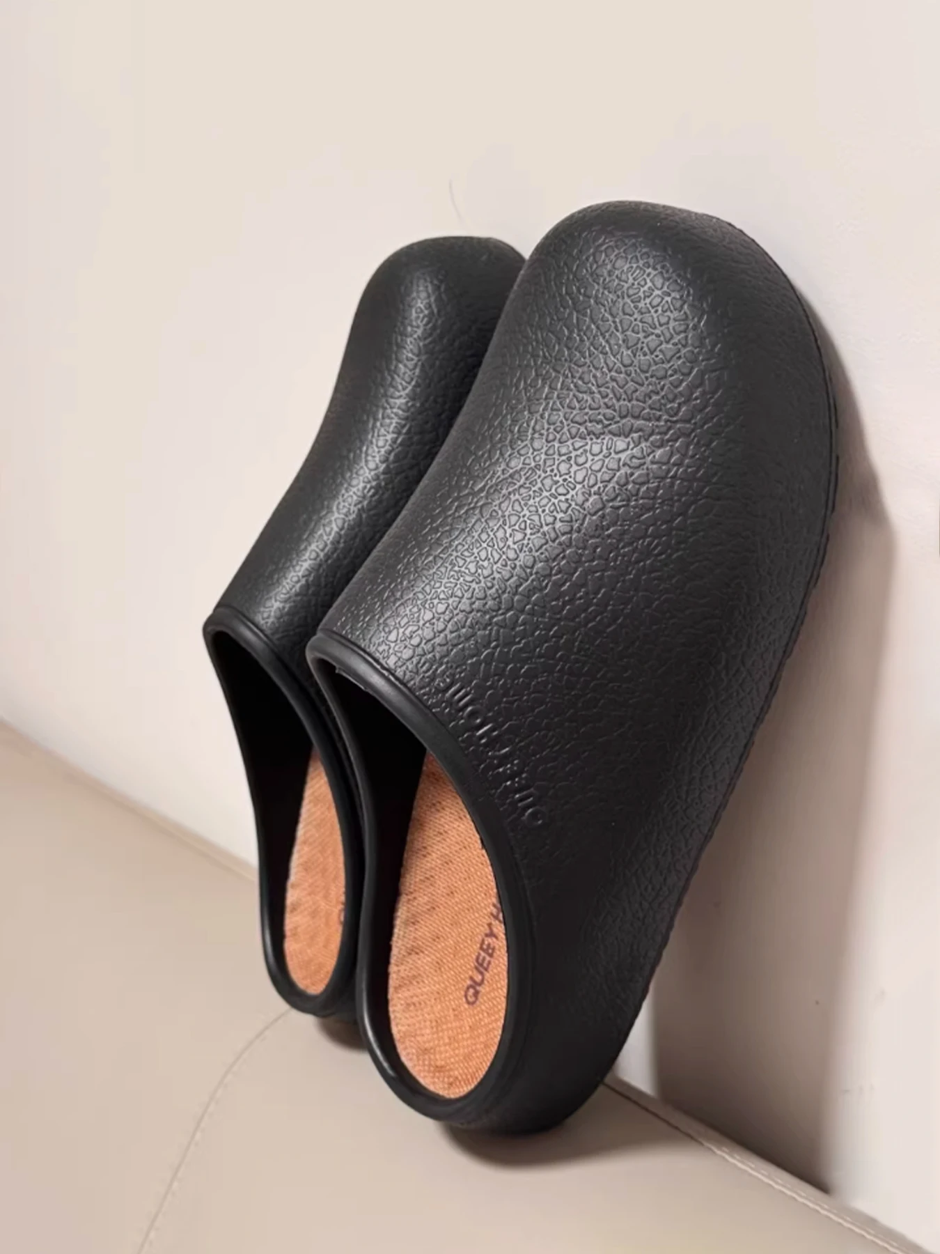 Men's Summer Slip-on Clogs, Faux Leather Texture, Stain-Resistant, Easy On/Off, Indoor & Outdoor Wear, Versatile Lazy Shoes