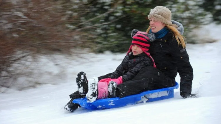 Winter sports durable plastic snow sled boat board sledge skiing toboggan with 2 brakes handles for kids and adults